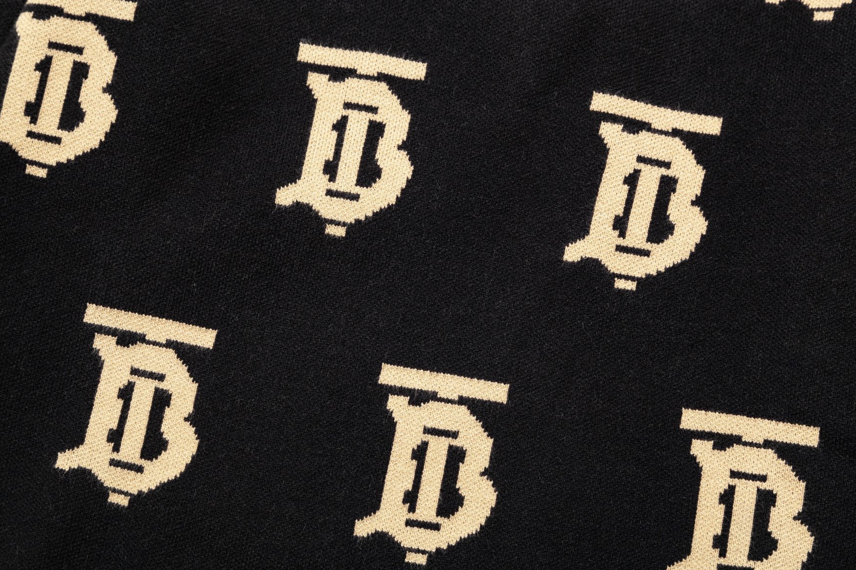 【BURBERRY 公式旗艦店】バーバリー   セーター好評に付き再入荷！ 240930