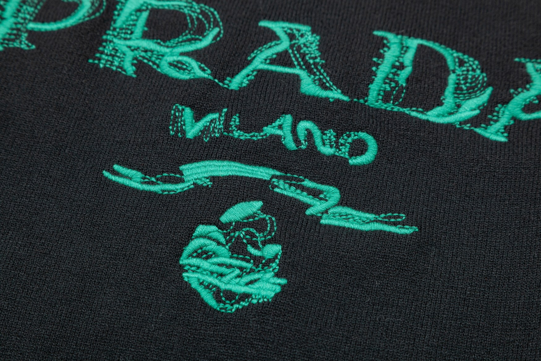 【PRADA 公式旗艦店】プラダ  セーター好評に付き再入荷！ 240930