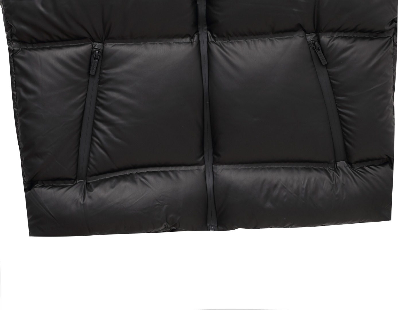 【PRADA 公式旗艦店】プラダ ダウンベスト 当日出荷 好評に付き再入荷！241009