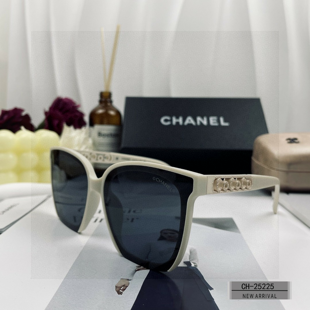 CHANEL( シャネル) サングラス 241012