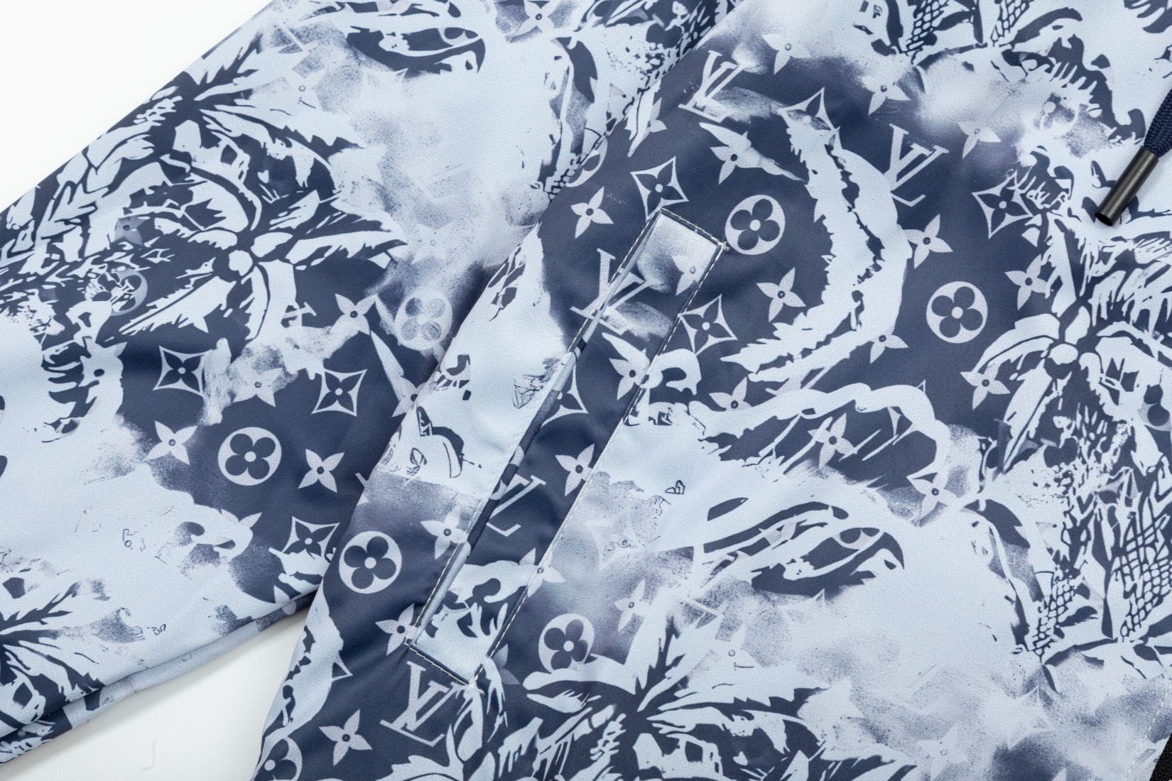 【LOUIS VUITTON 公式旗艦店】ルイヴィトン  ジャケット着 ご好評に付き再入荷！241021