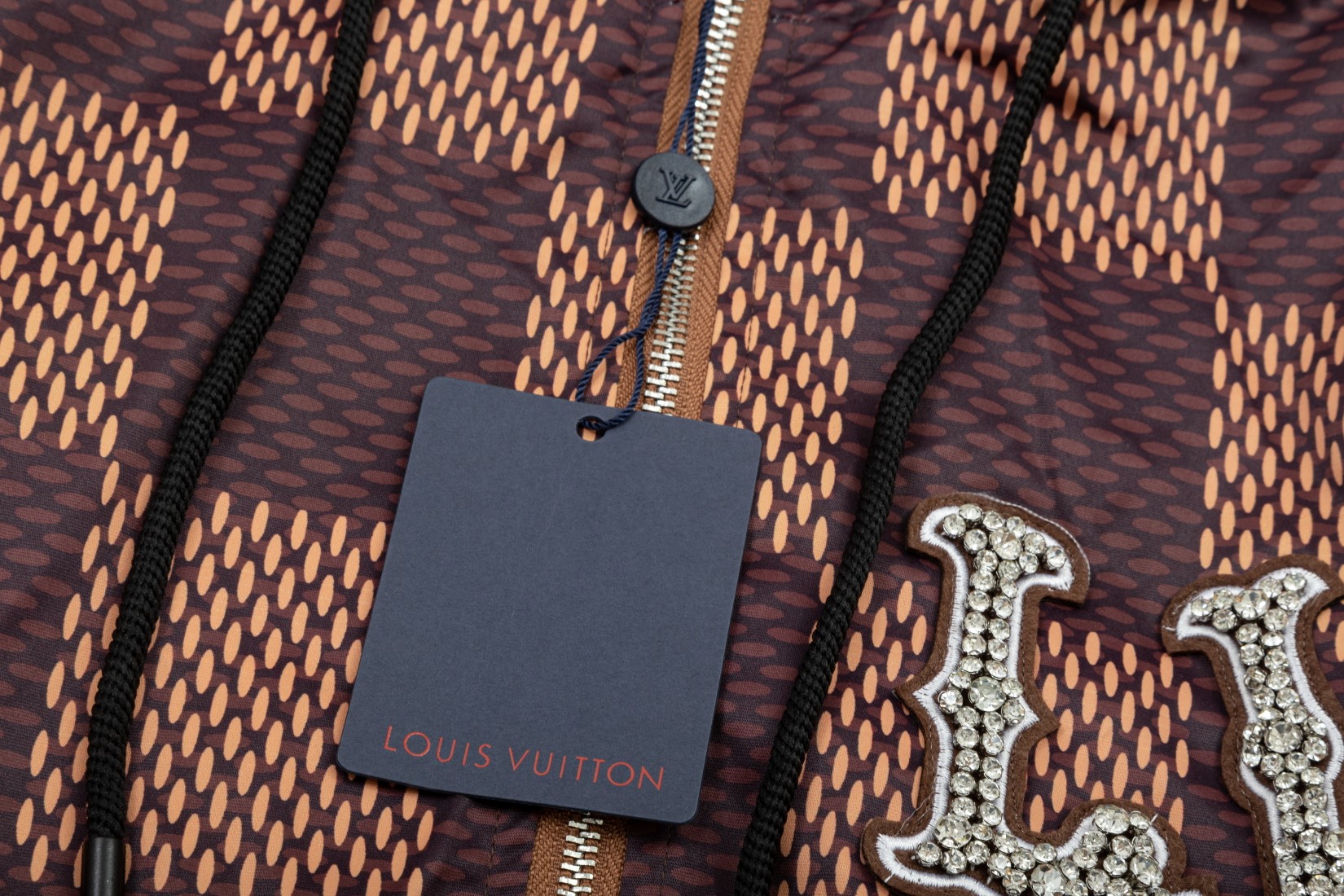 【LOUIS VUITTON 公式旗艦店】ルイヴィトン  ジャケット着 ご好評に付き再入荷！241021
