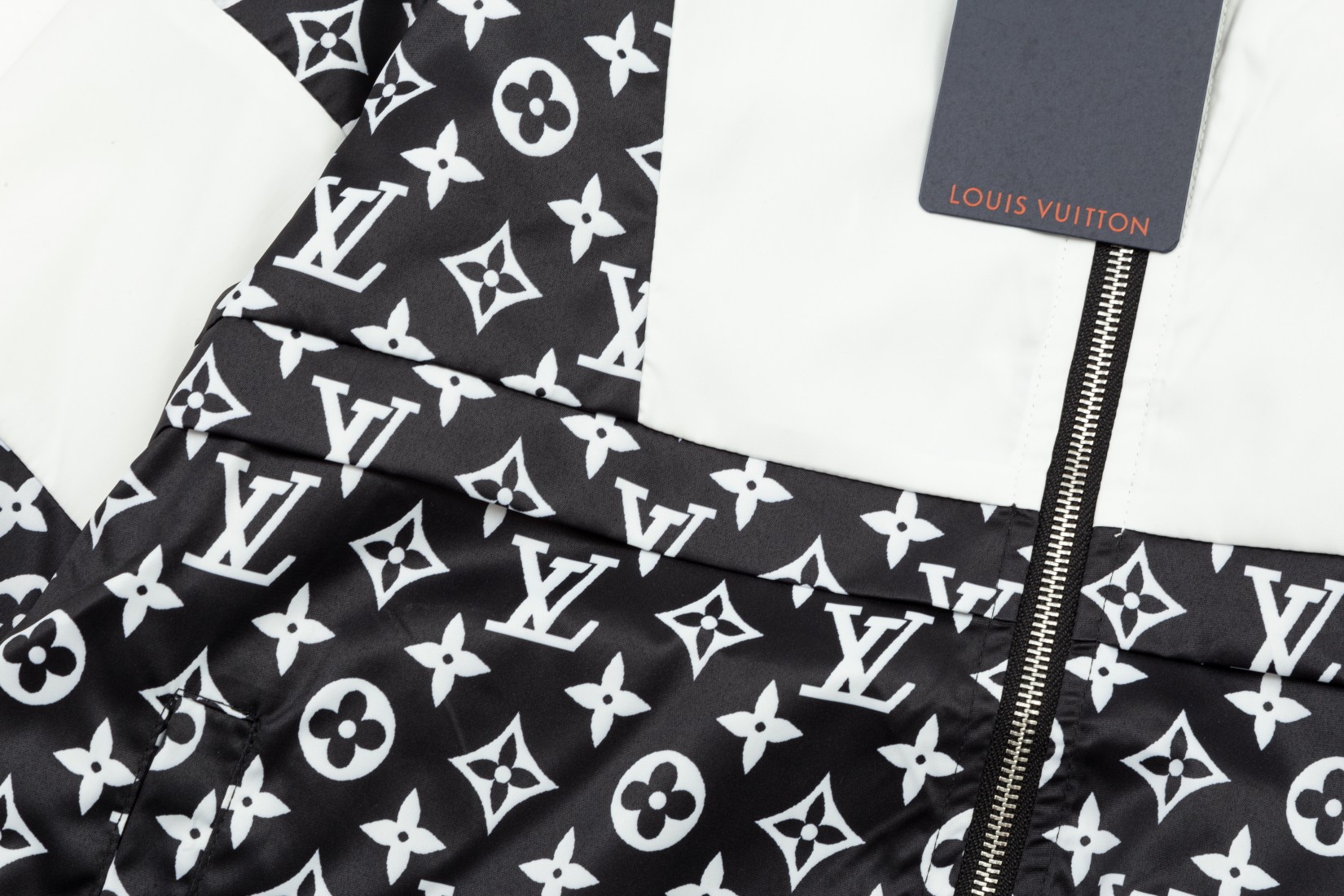 【LOUIS VUITTON 公式旗艦店】ルイヴィトン  ジャケット着 ご好評に付き再入荷！241021