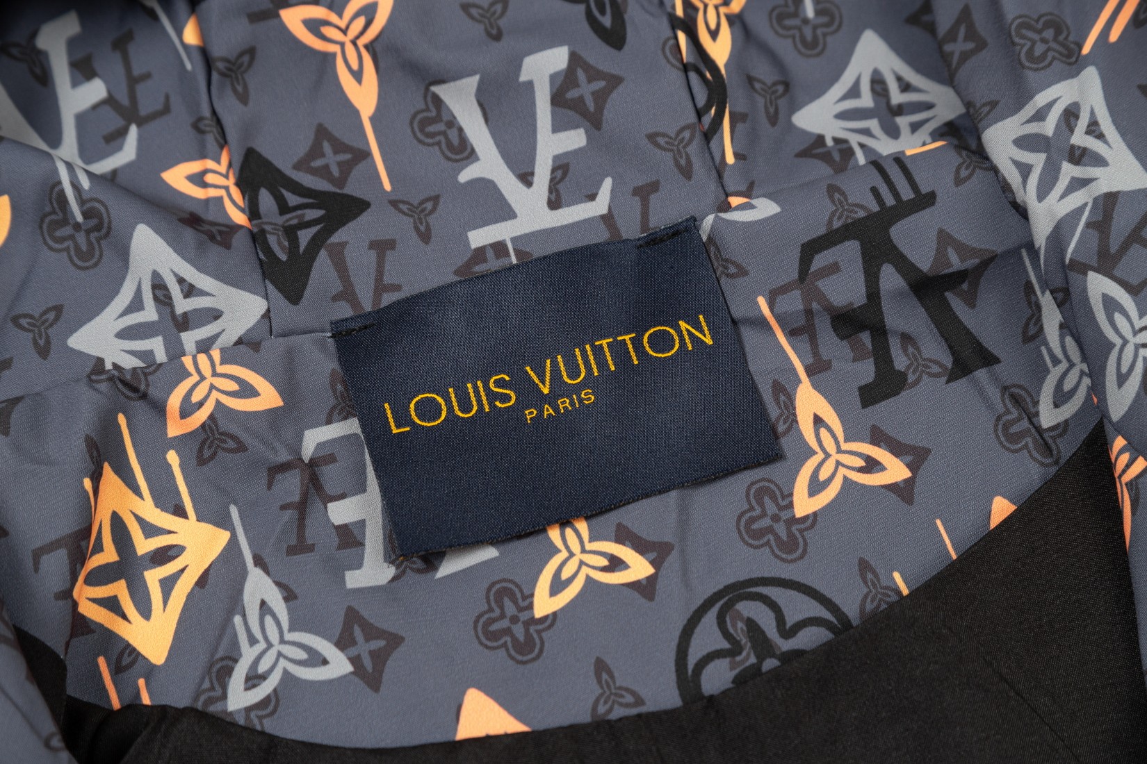 【LOUIS VUITTON 公式旗艦店】ルイヴィトン  ジャケット着 ご好評に付き再入荷！241021