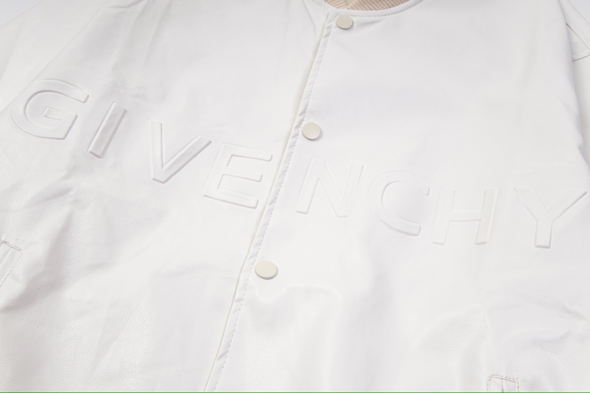 【GIVENCHY 公式旗艦店】ジバンシー  ジャケット着 ご好評に付き再入荷！241021