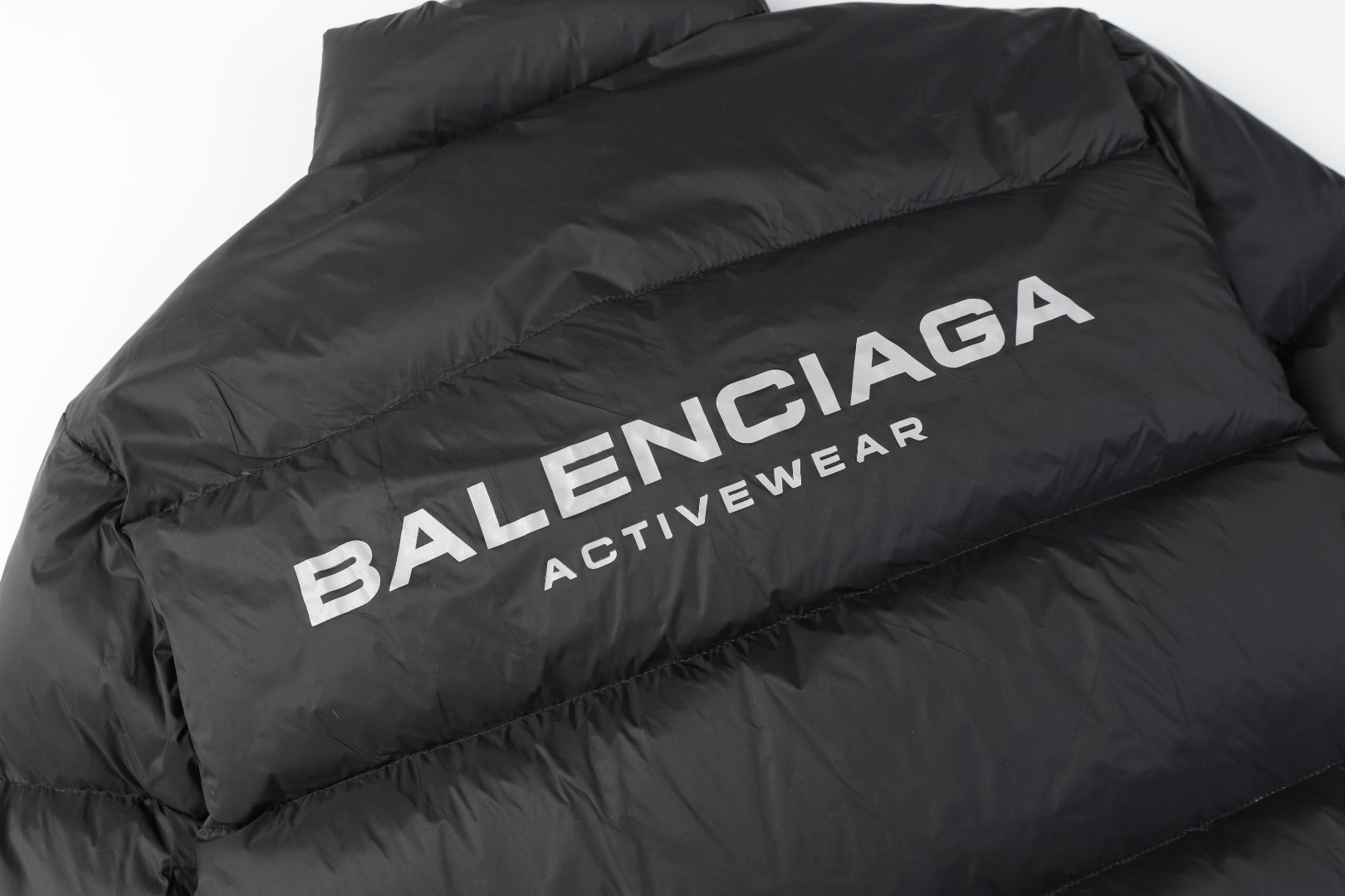 【BALENCIAGA  公式旗艦店】バレンシアガ    ダウンジャケット ご好評に付き再入荷！241024