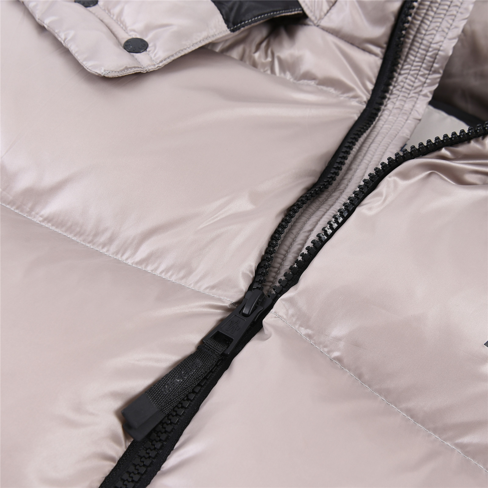 【MONCLER  公式旗艦店】モンクレール  ダウンベストご好評に付き再入荷！241024