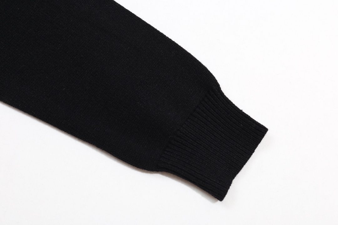 【GUCCI  公式旗艦店】グッチ  セーター好評に付き再入荷！ 241029