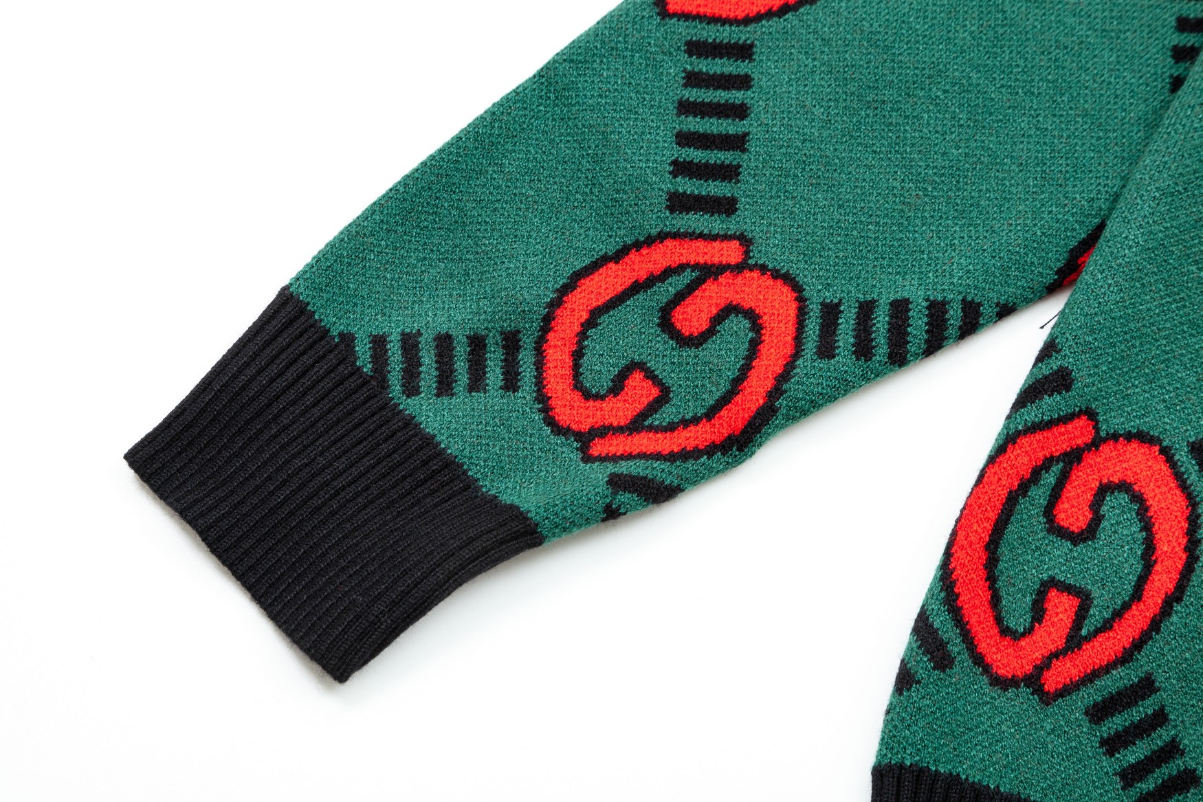 【GUCCI  公式旗艦店】グッチ  セーター好評に付き再入荷！ 241104