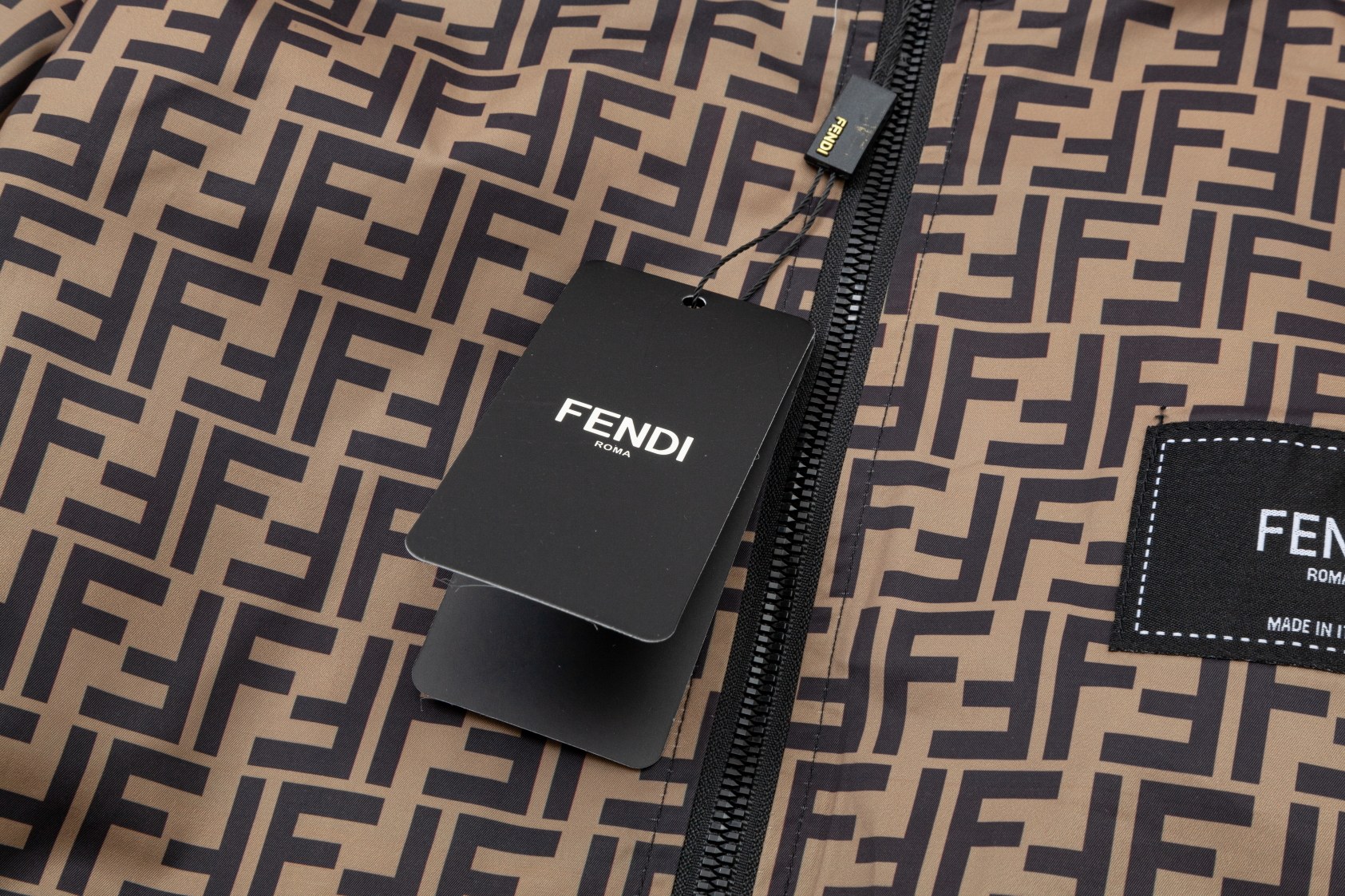 【FENDI 公式旗艦店】フェンディ ジャケット好評に付き再入荷！241029