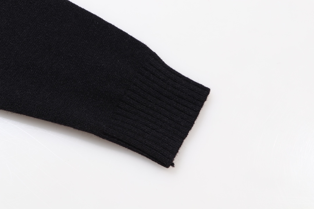 【supreme 公式旗艦店】セーター好評に付き再入荷！ 241030