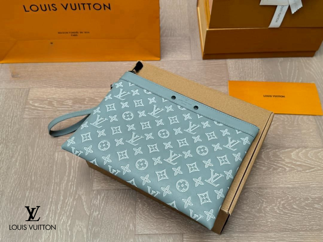 【LOUIS VUITTON  公式 旗艦店】 ルイヴィトン   クラッチバッグ 当日出荷 好評に付き再入荷！30*21CM  241101