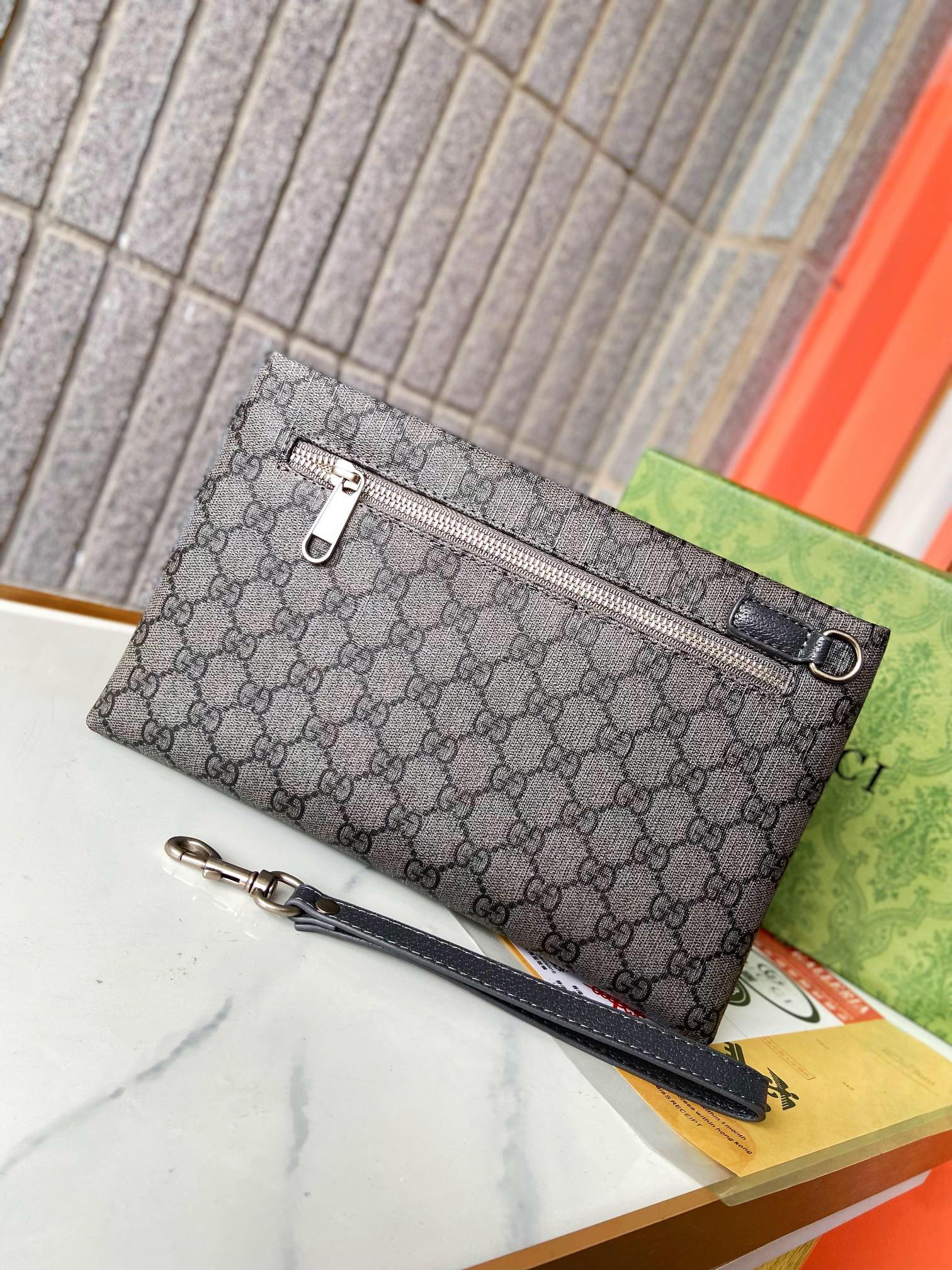 【GUCCI  公式 旗艦店】 グッチ   クラッチバッグ 当日出荷 好評に付き再入荷！28*18*2.5CM  241101