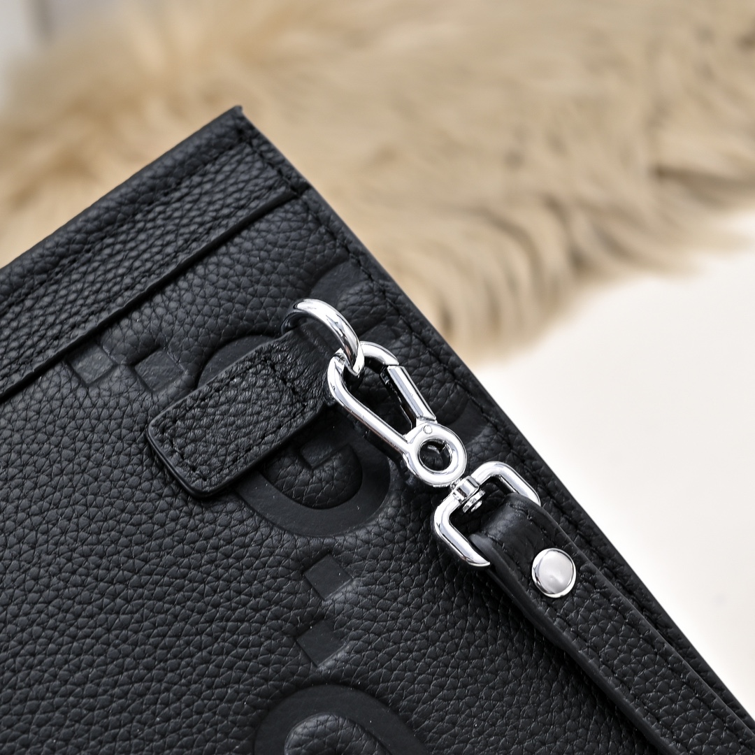 【GUCCI  公式 旗艦店】 グッチ   クラッチバッグ 当日出荷 好評に付き再入荷！27*20*5CM  241101