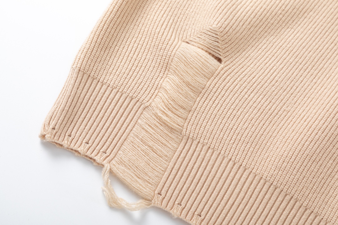 【BALENCIAGA  公式旗艦店】バレンシアガ   セーター好評に付き再入荷！ 241101