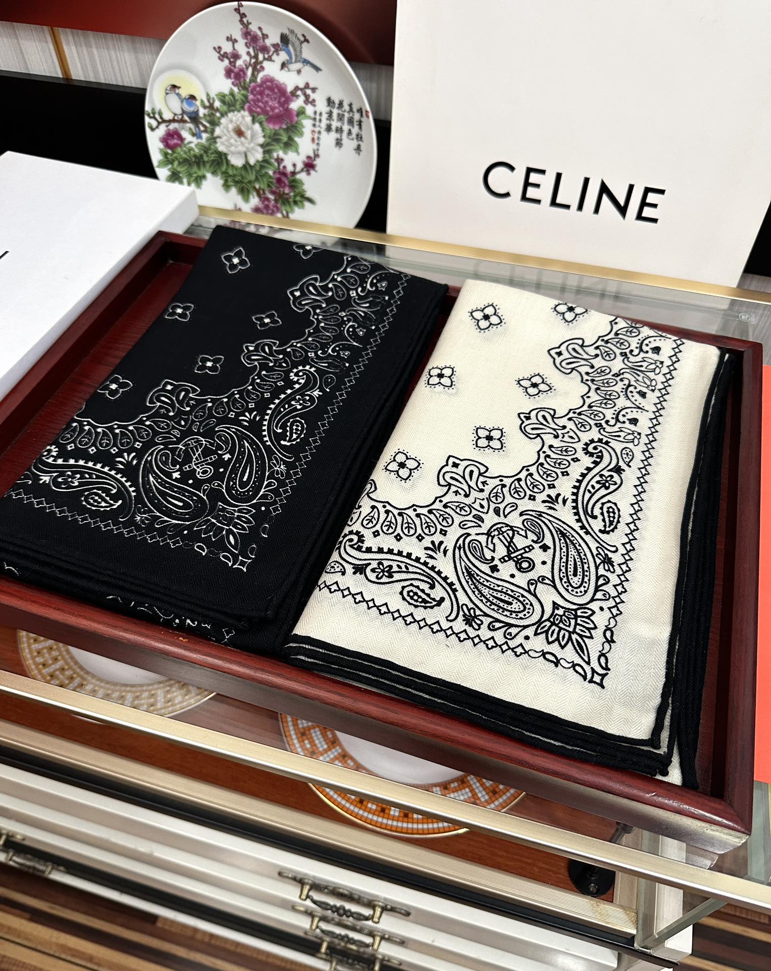 【CELINE セリーヌ】スカーフ 65*185CM  241108