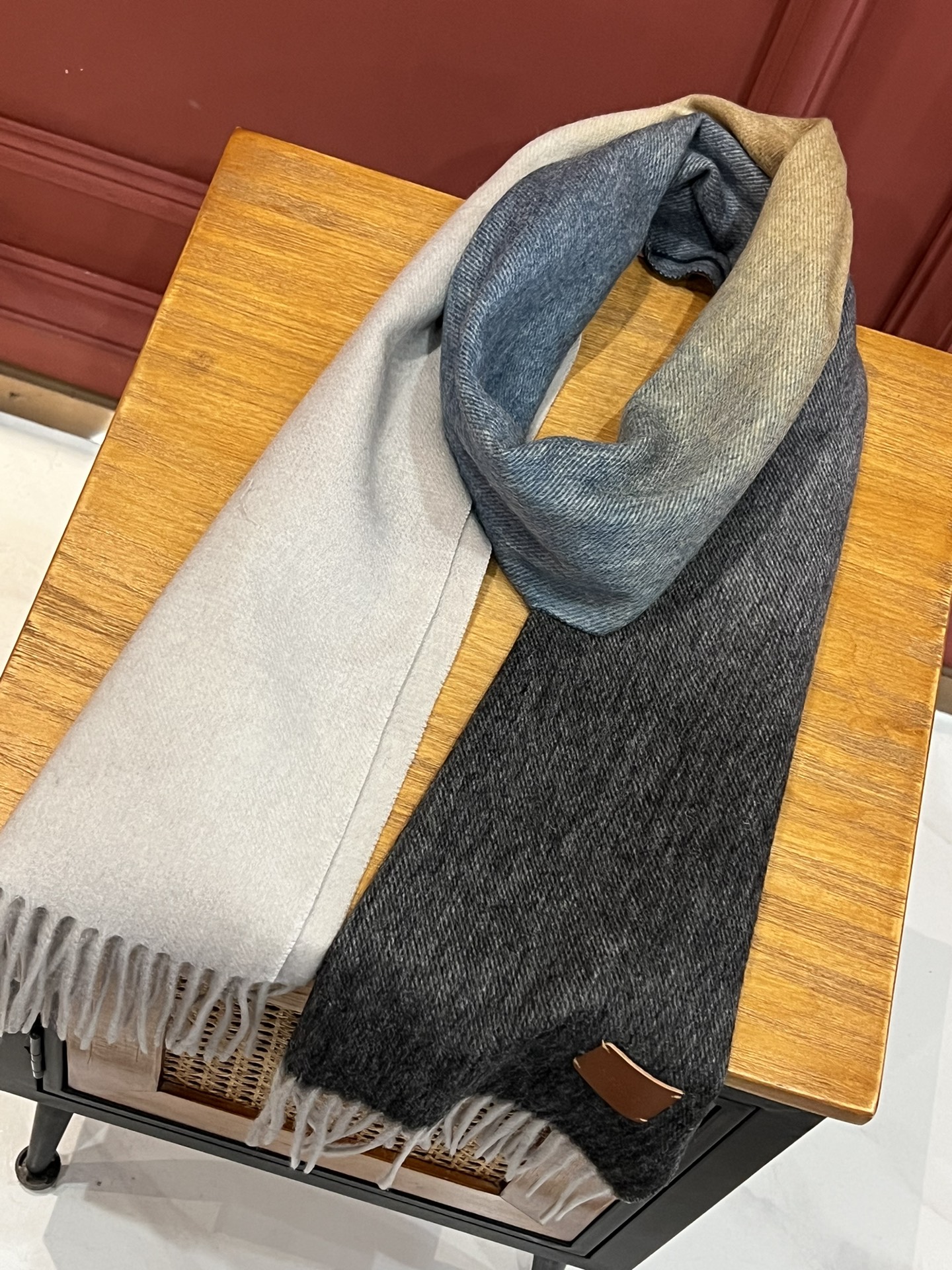 【HERMES エルメス 】スカーフ   32*190CM  241109