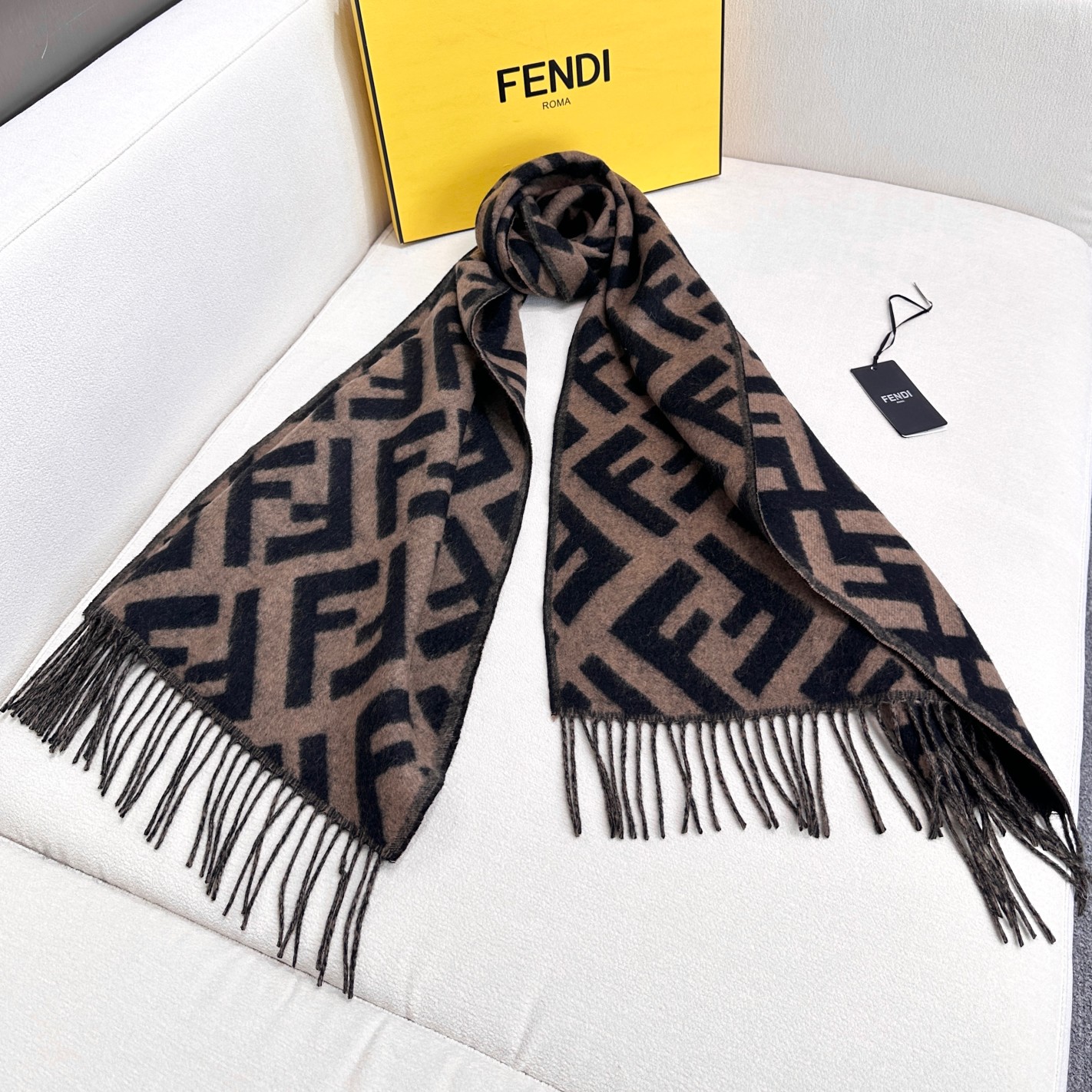 【FENDI  フェンディ】スカーフ45*170CM   241109