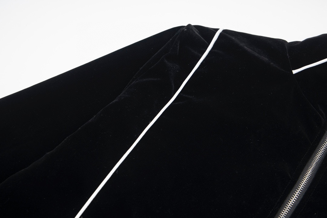 【CELINE 公式旗艦店】セリーヌ  ジャケット着好評に付き再入荷！ 241112