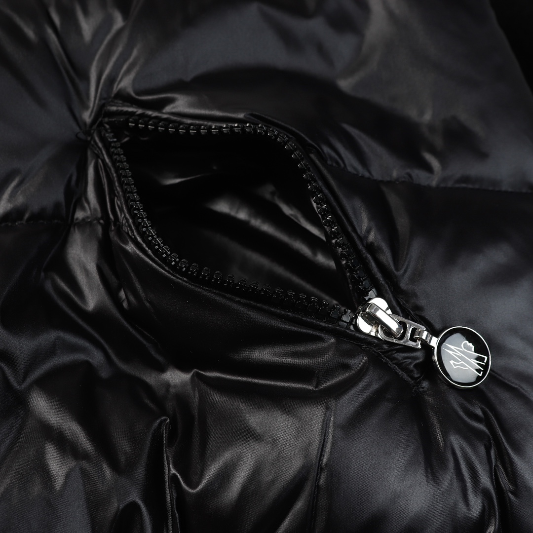 【MONCLER 公式旗艦店】モンクレール  ダウンジャケット好評に付き再入荷！ 241113