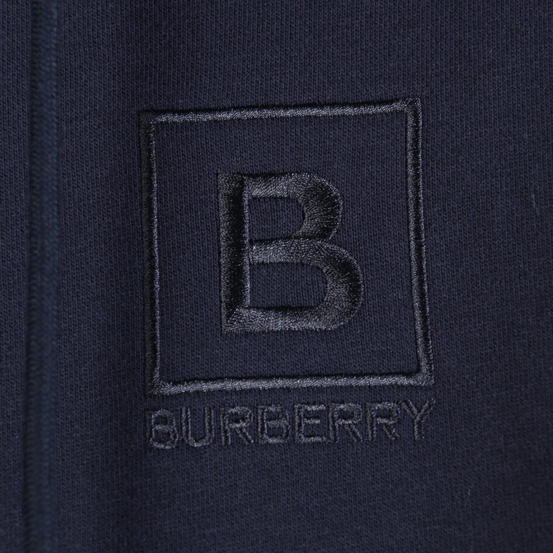 【BURBERRY  公式旗艦店】バーバリー パーカースウェットご好評に付き再入荷！