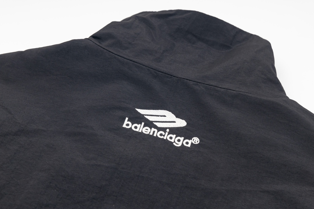 【BALENCIAGA  公式旗艦店】バレンシアガ    ジャケット着 好評に付き再入荷！241119