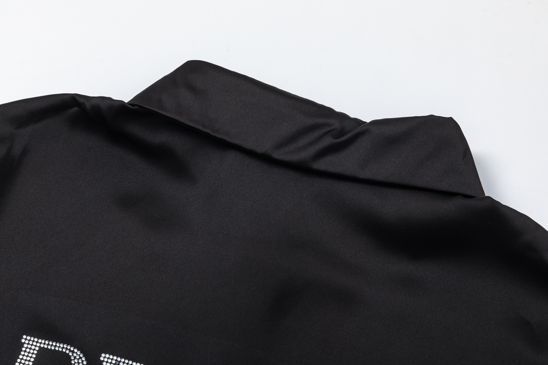 【BALENCIAGA 公式旗艦店】バレンシアガ  シャツ ご好評に付き再入荷  241119