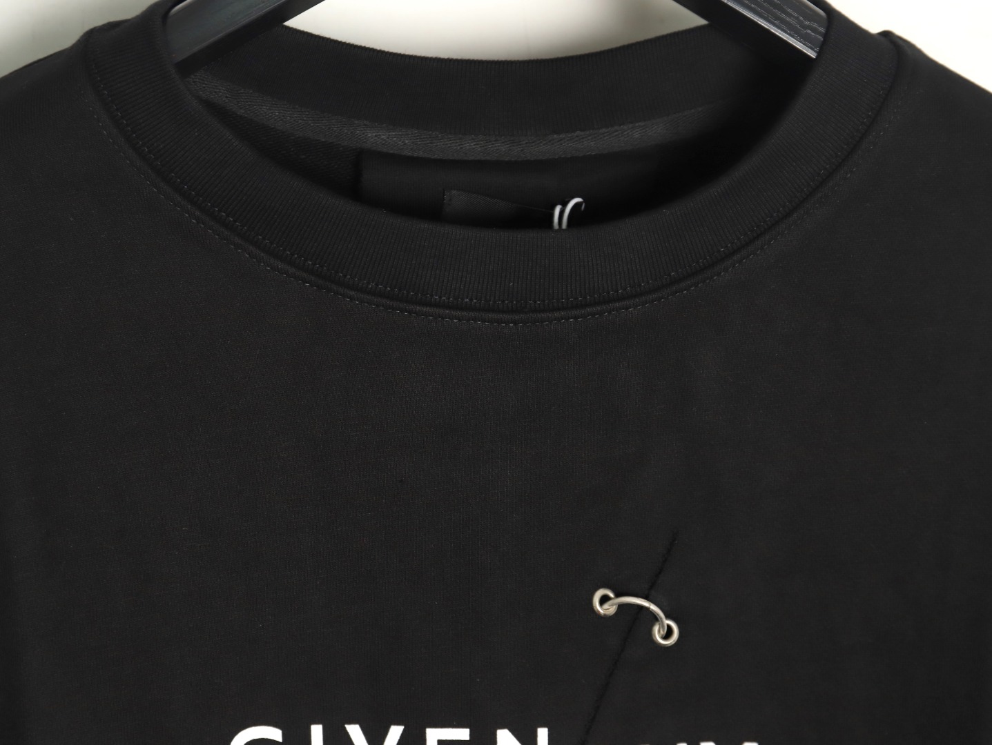 【GIVENCHY  公式旗艦店】ジバンシー 丸首の衛衣 スウェットご好評に付き再入荷！241122