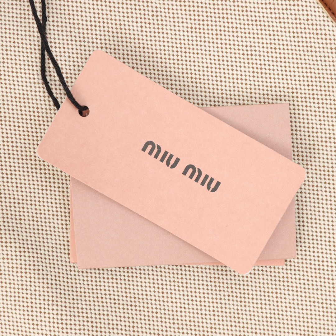 【Miumiu 公式旗艦店】 ミュウミュウ   ジャケット着  スウェット ご好評に付き再入荷！241122