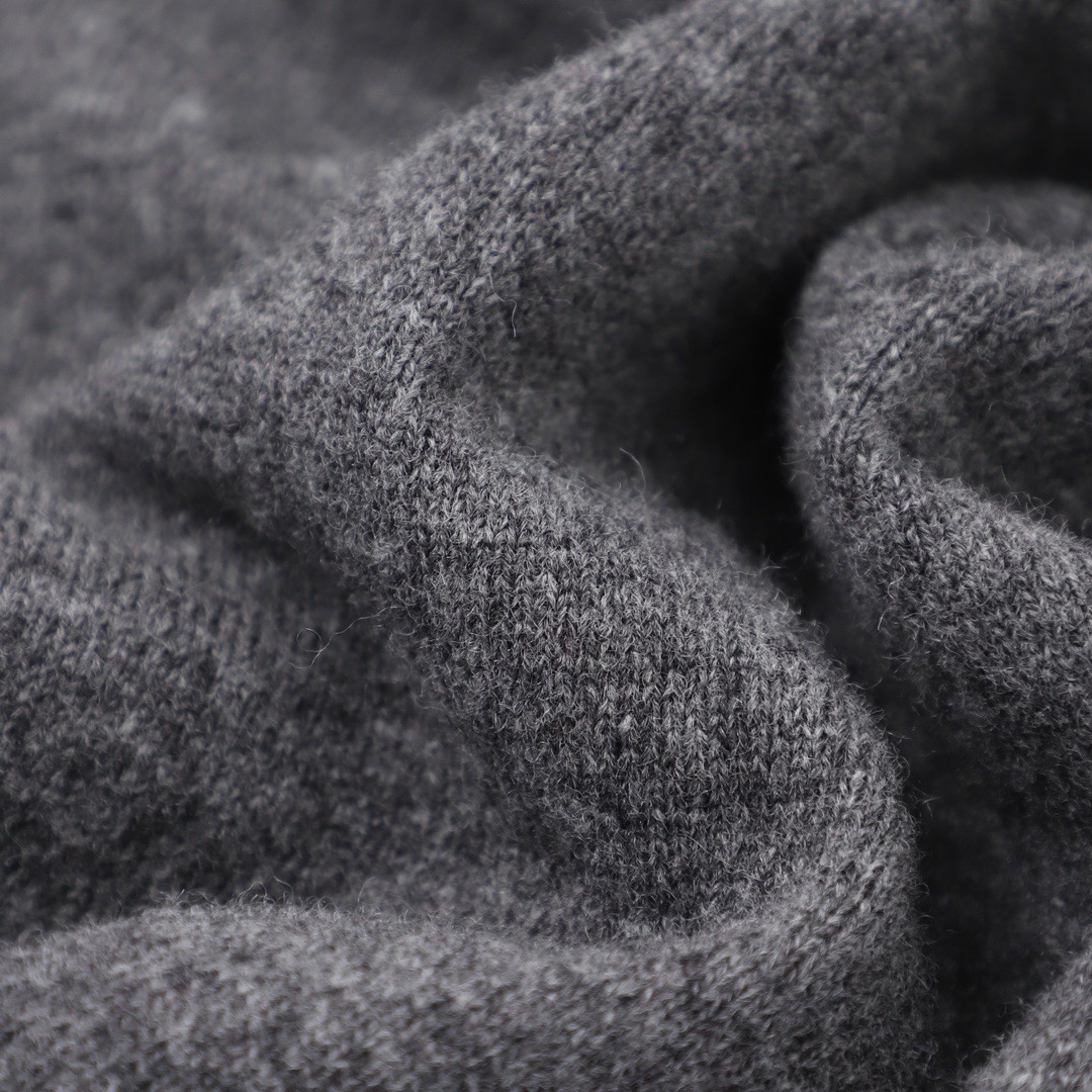 【Miumiu 公式旗艦店】ミュウミュウ  セーター好評に付き再入荷！ 241123