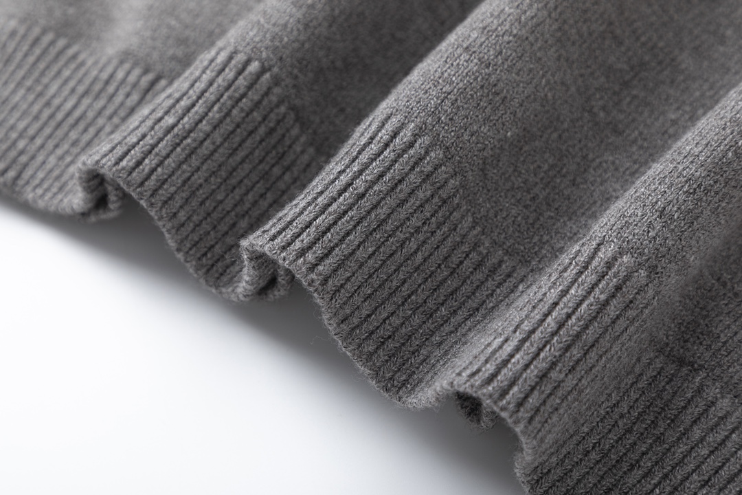 【Miumiu 公式旗艦店】ミュウミュウ  セーター好評に付き再入荷！ 241123