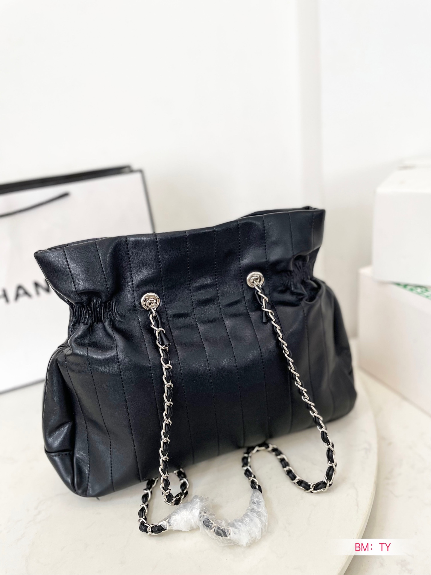 【CHANEL  公式 旗艦店】シャネル   ハンドバッグ当日出荷 好評に付き再入荷！37*29CM