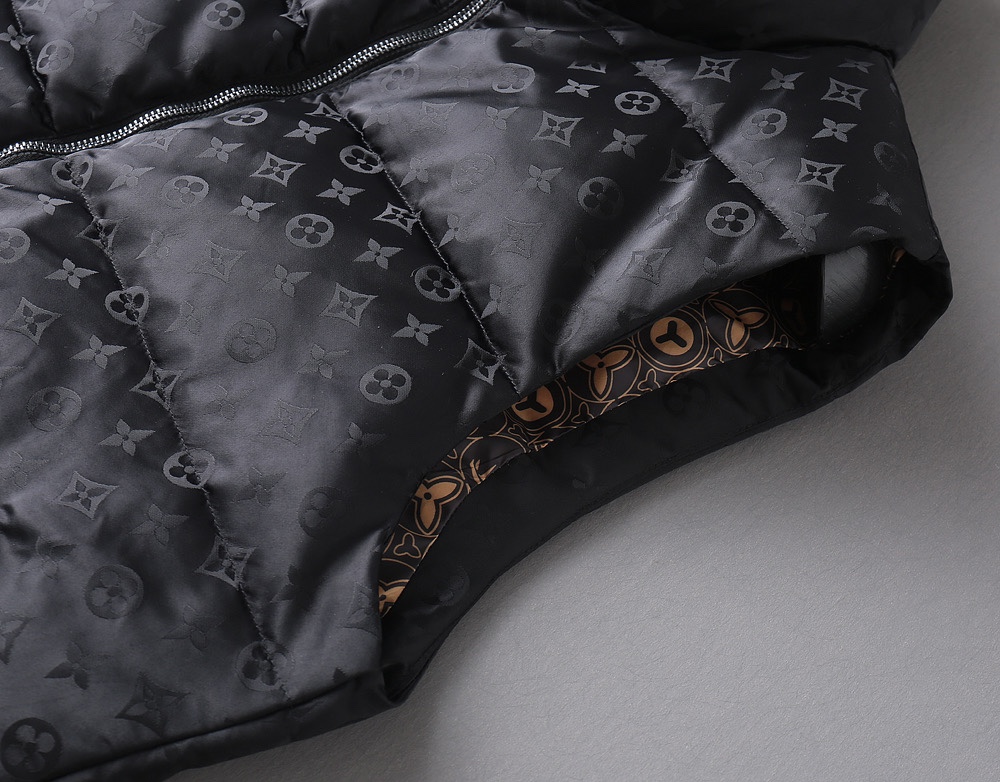 LOUIS VUITTON(ルイヴィトン)ダウンベスト