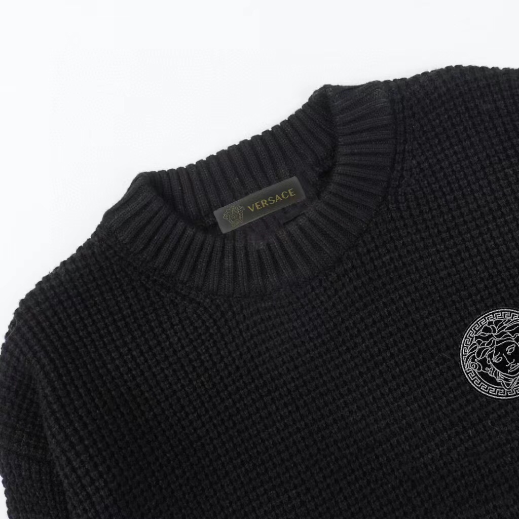 【VERSACE 公式旗艦店】ヴェルサーチ  セーター好評に付き再入荷！