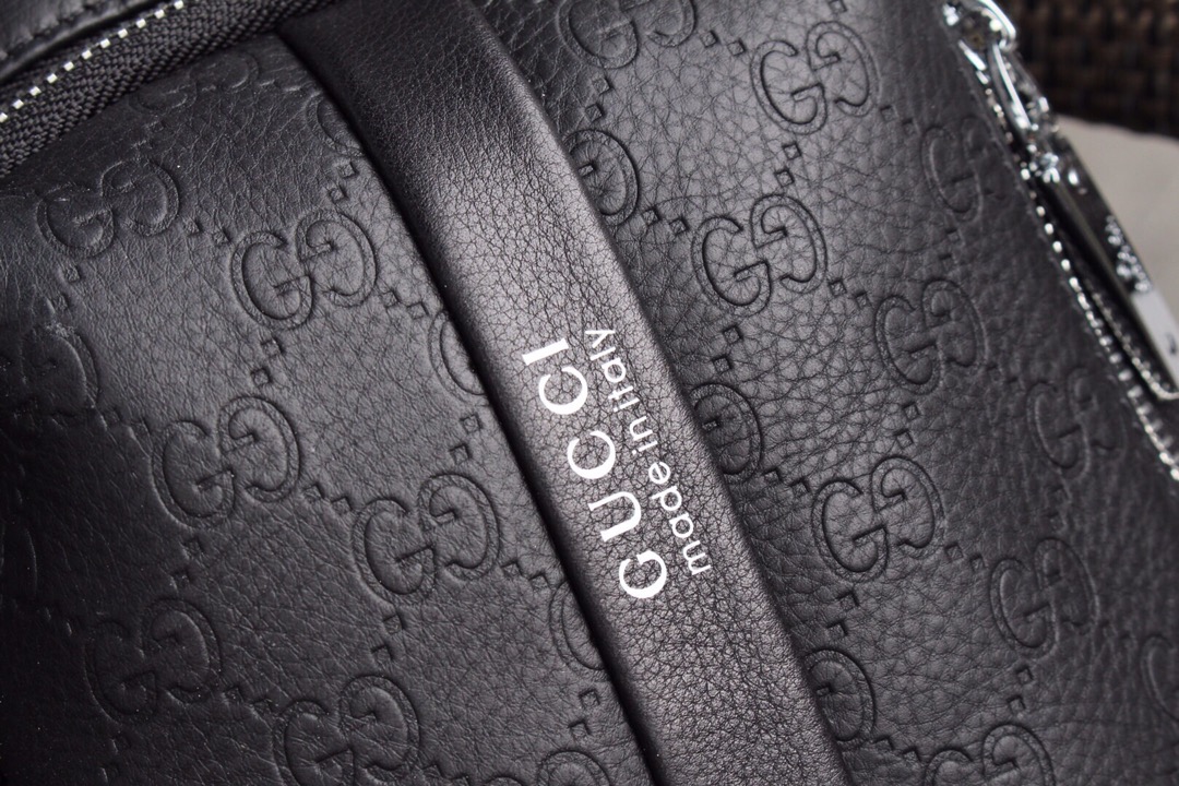 【GUCCI 公式旗艦店】 グッチ  胸ポケット当日出荷 好評に付き再入荷！18*32*7CM