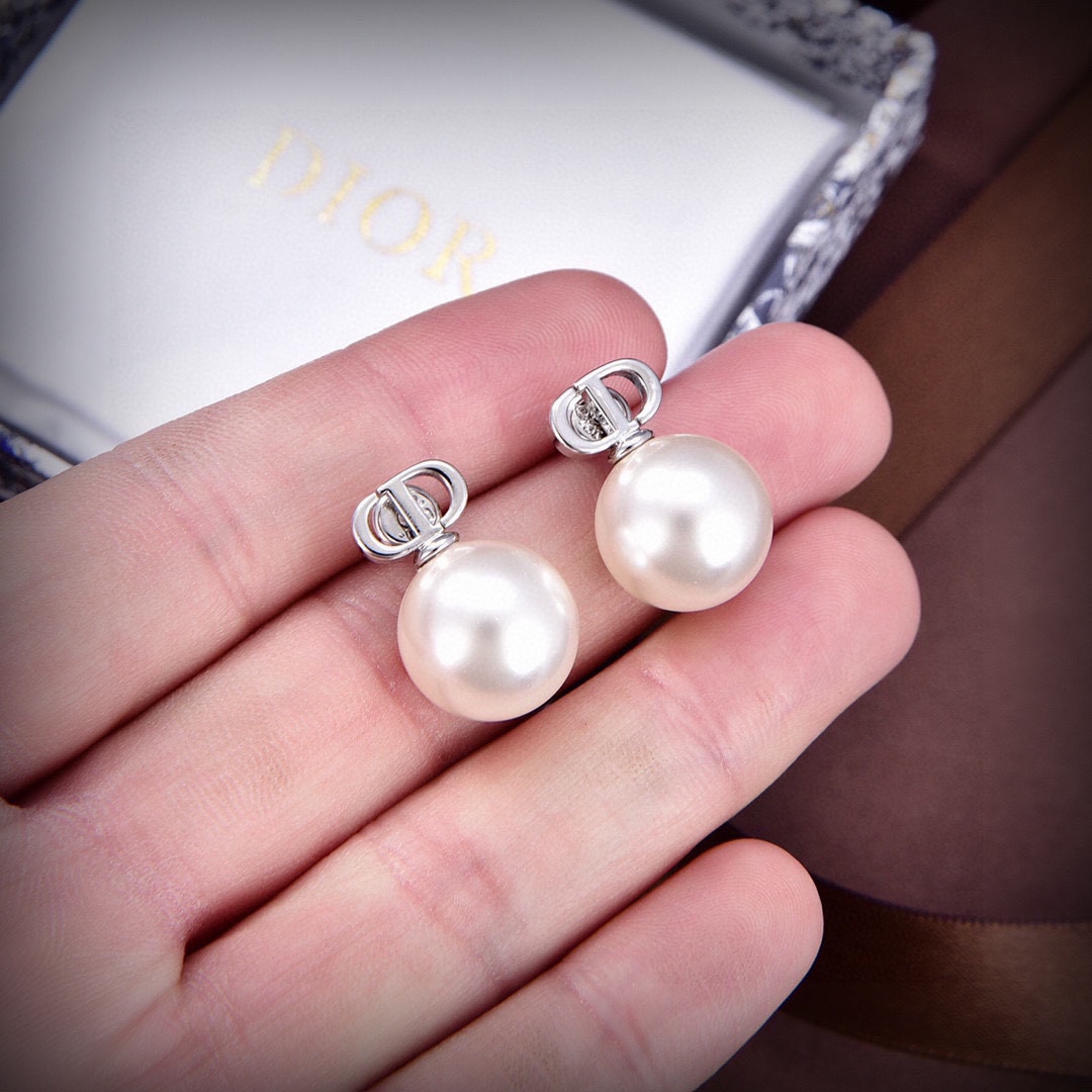 【DIOR】ディオール  ファッションスタイルのイヤリング