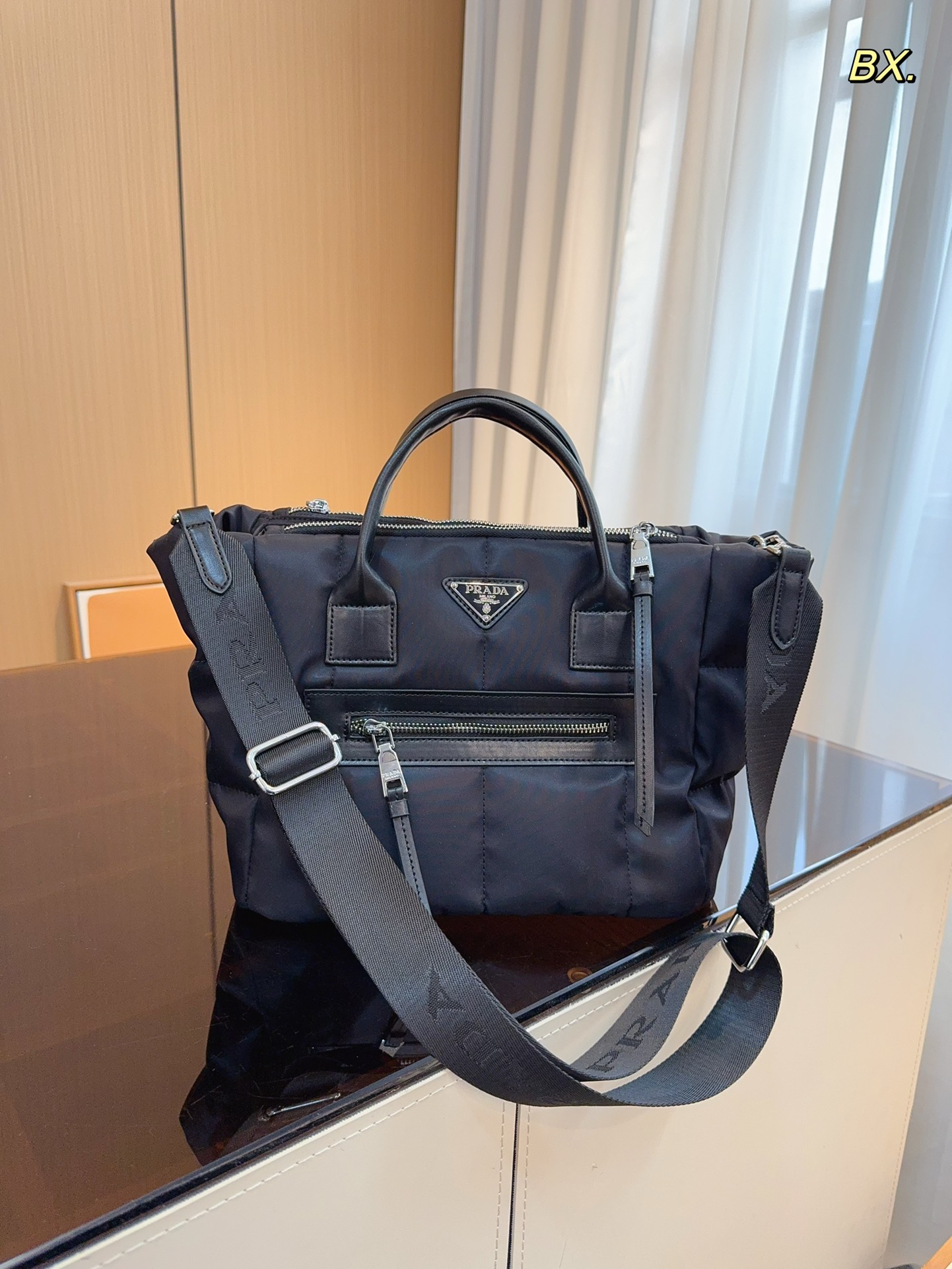 【PRADA  公式旗艦店】プラダ  斜めがけバッグ 当日出荷 好評に付き再入荷！28*18*23CM