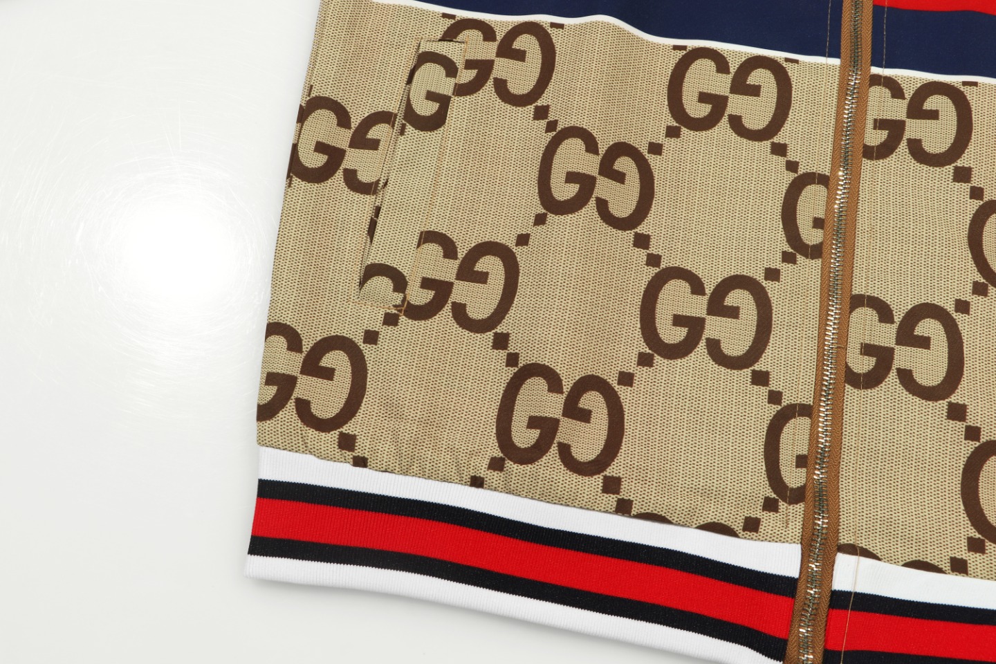 【GUCCI  公式旗艦店】グッチ ジャケット着 好評に付き再入荷！