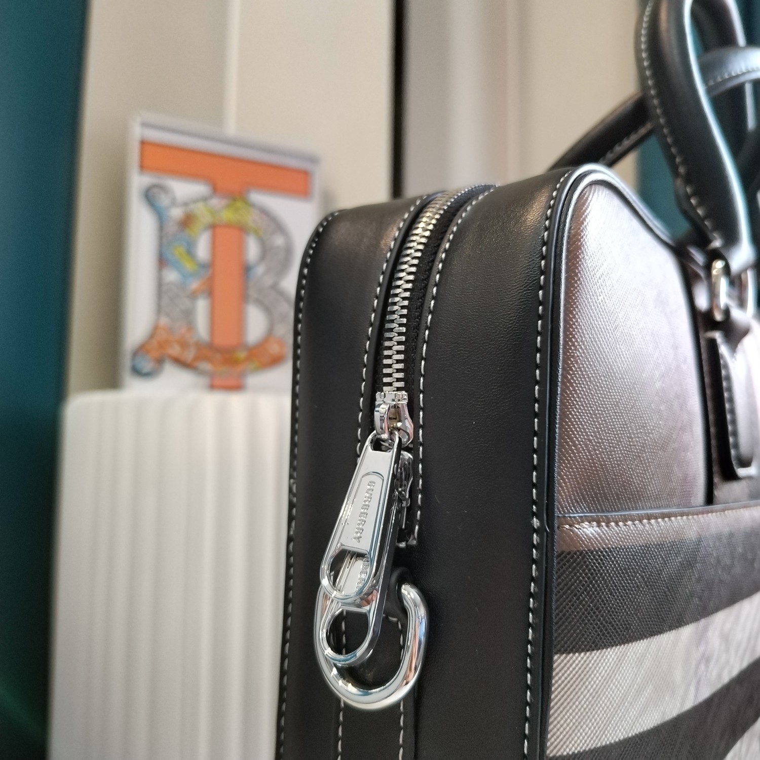 【BURBERRY 公式旗艦店】バーバリー   ハンドバッグ 当日出荷 好評に付き再入荷！37*27*7CM