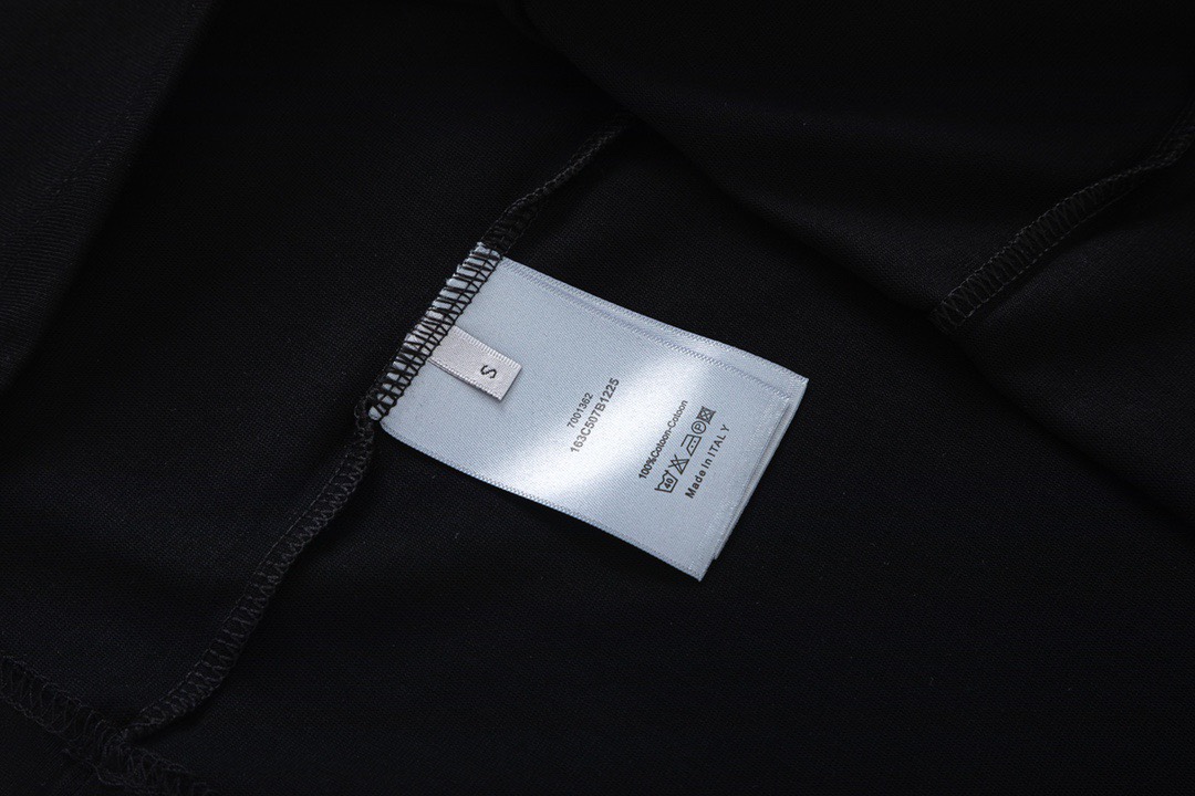 【DIOR  公式旗艦店】ディオール  Tシャツ ご好評に付き再入荷！