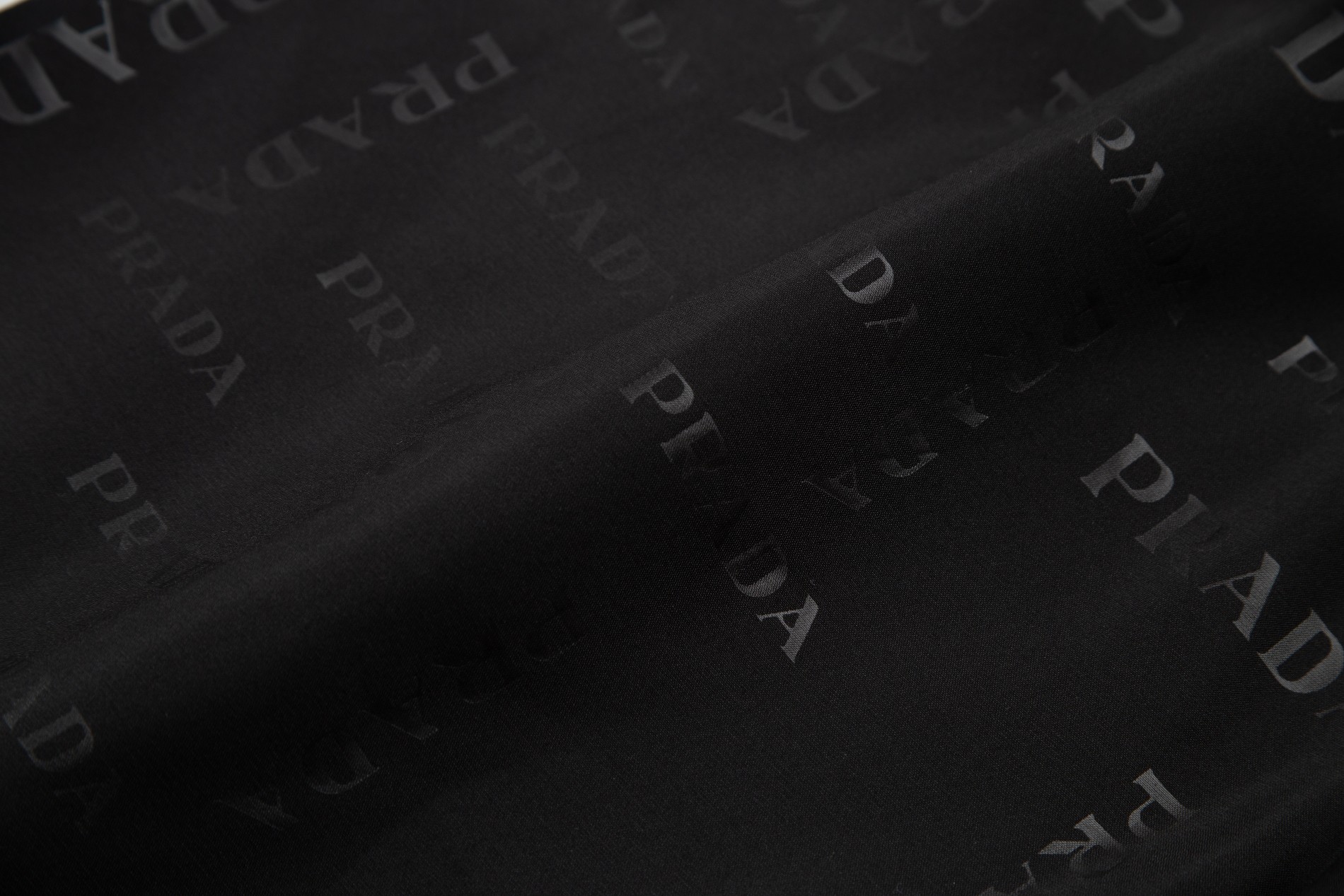 【PRADA  公式旗艦店】プラダ  ショートパンツ  ご好評に付き再入荷！