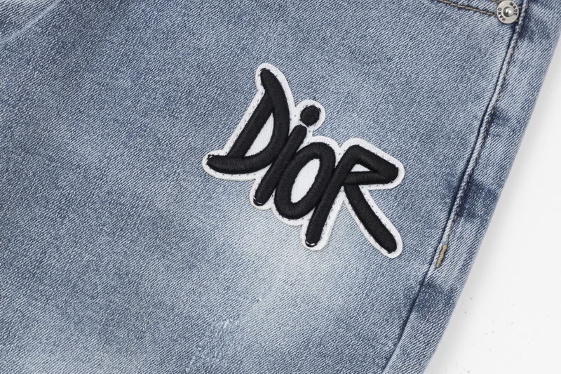 【DIOR  公式旗艦店】 ディオール  ジーパン  ご好評に付き再入荷  240831