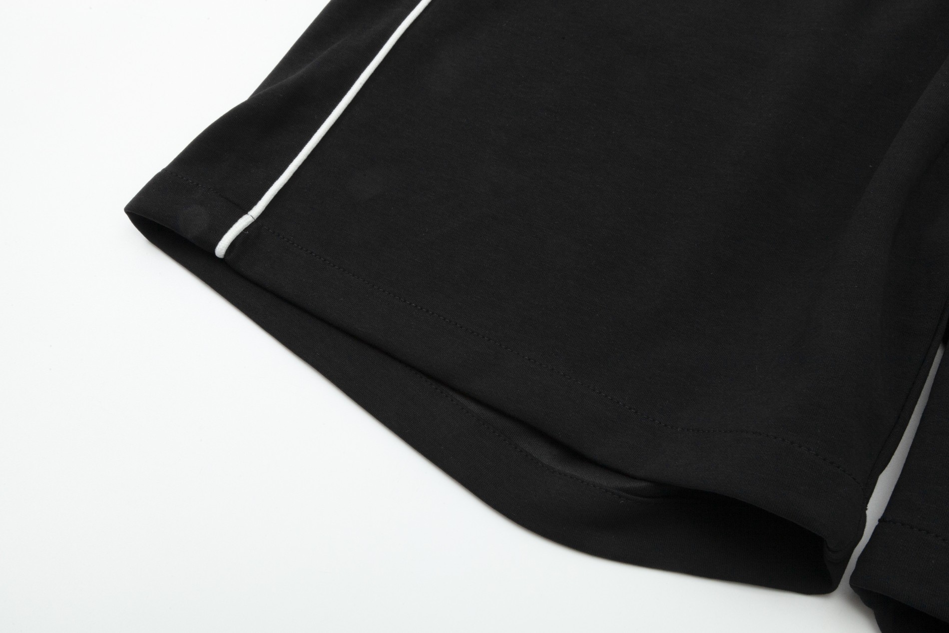 【BALENCIAGA 公式旗艦店】バレンシアガ  ショートパンツ  ご好評に付き再入荷！