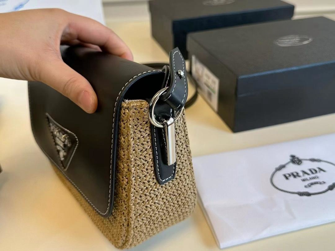 【PRADA  公式 旗艦店】プラダ  斜めがけバッグ 当日出荷 好評に付き再入荷！26*16CM 240719