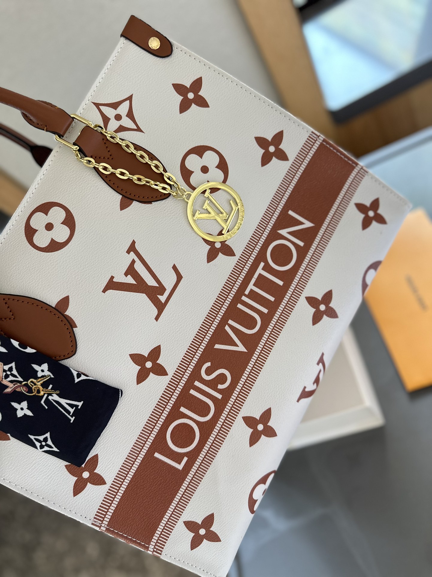 【LOUIS VUITTON 公式旗艦店】ルイヴィトン  斜めがけバッグ 当日出荷 好評に付き再入荷！35CM  1240722