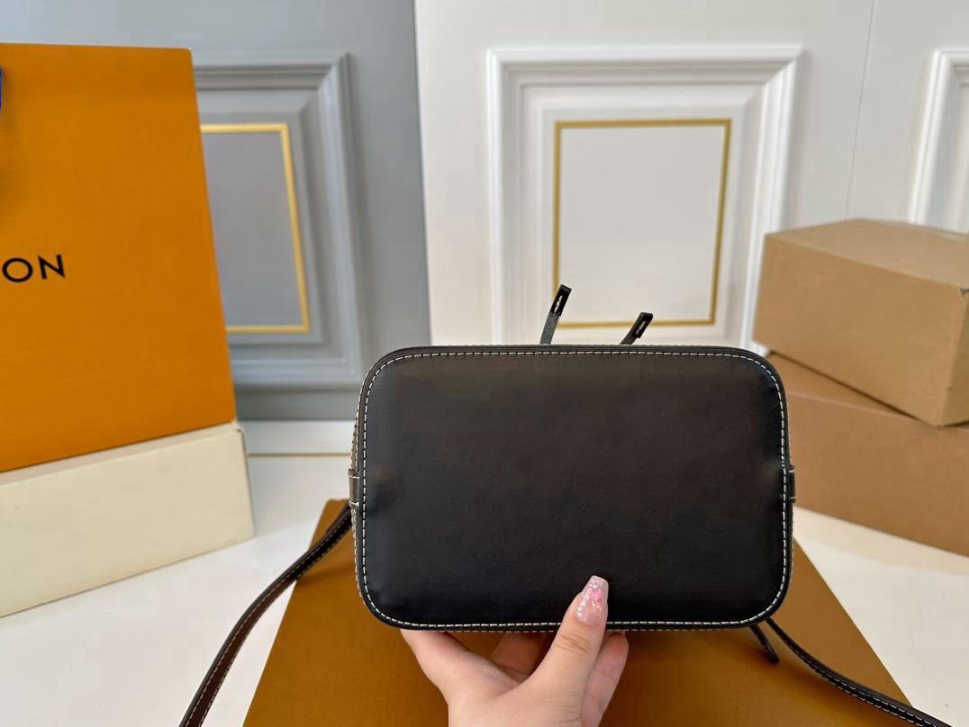 【LOUIS VUITTON 公式旗艦店】ルイヴィトン  斜めがけバッグ 当日出荷 好評に付き再入荷！20*21CM  1240722