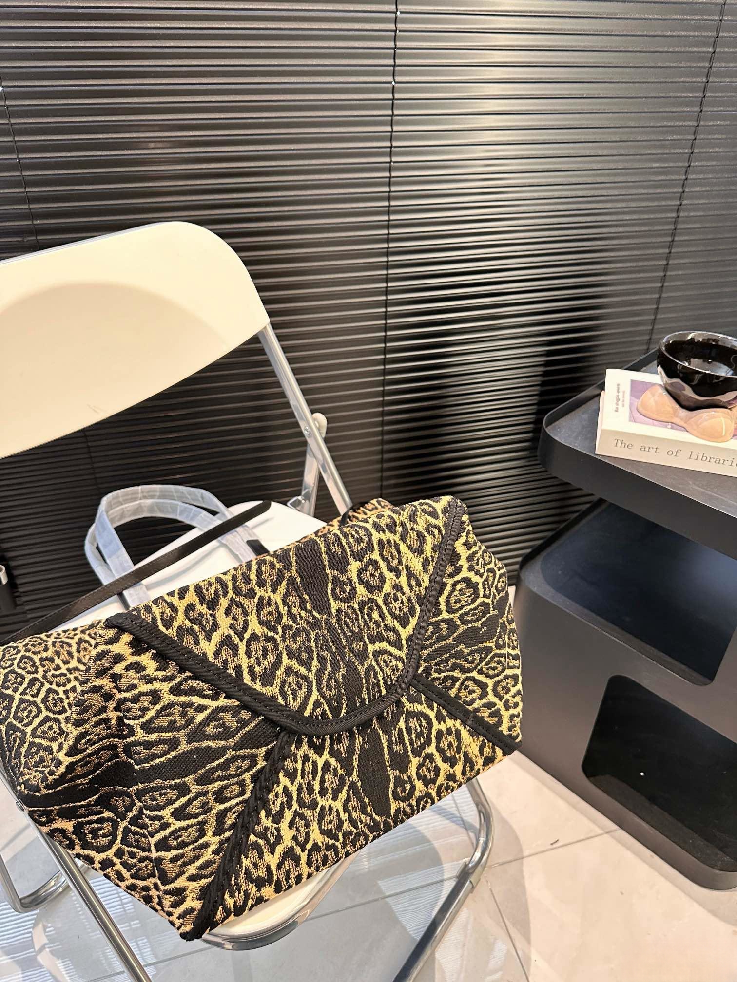 【CELINE 公式旗艦店】セリーヌ ハンドバッグ 当日出荷 好評に付き再入荷！29*34CM  1240723