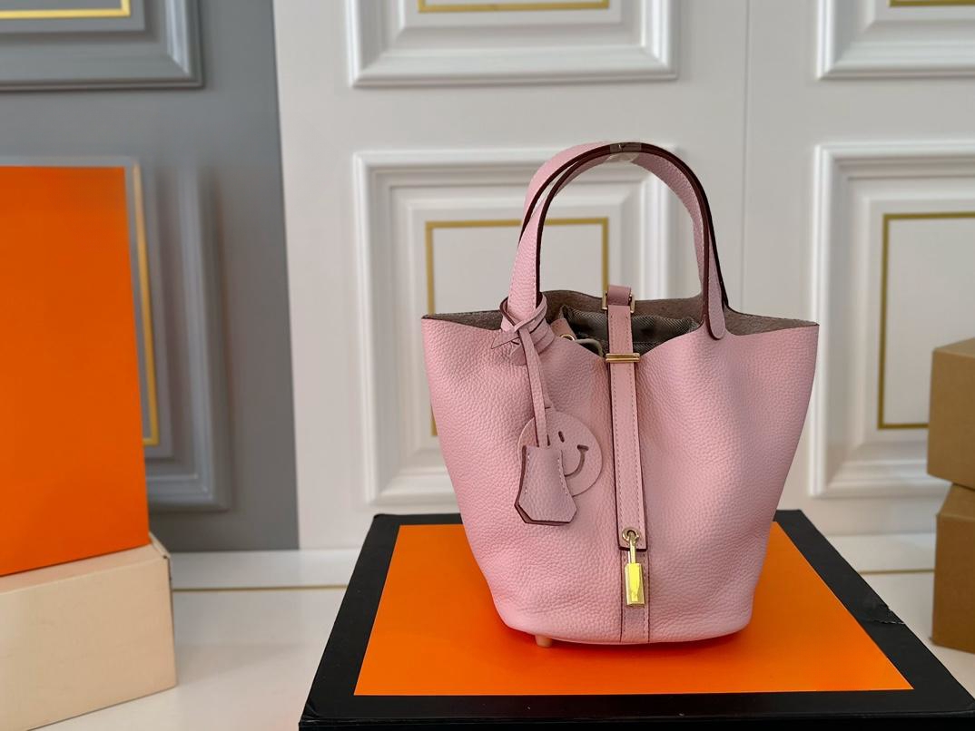 【Hermès 公式旗艦店】エルメス ハンドバッグ 当日出荷 好評に付き再入荷！19*18.5CM  240724