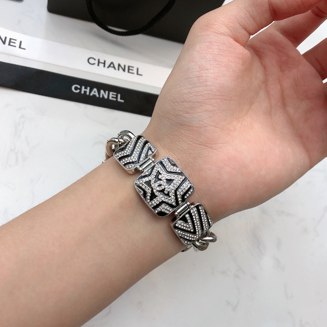 【CHANEL】ブレスレット、ファッションシンプルなスタイル 240728