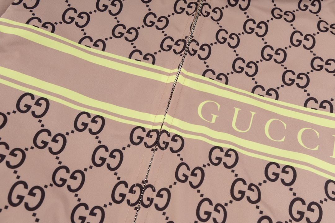【GUCCI  公式旗艦店】グッチ   ジャケット着 好評に付き再入荷 240826